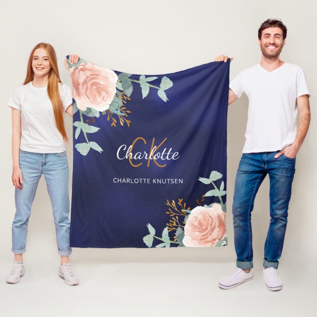 Navyblå rosa blomster grönska monogram namn fleecefilt (På plats)