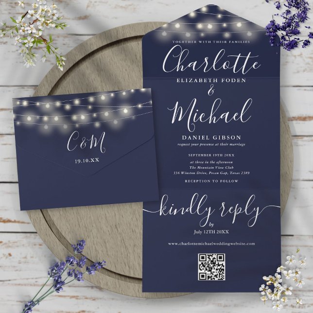 Navyblå strängljus QR-kod monogram bröllop  (Navy Blue String Lights QR Code Monogram Wedding All In One Invitation)