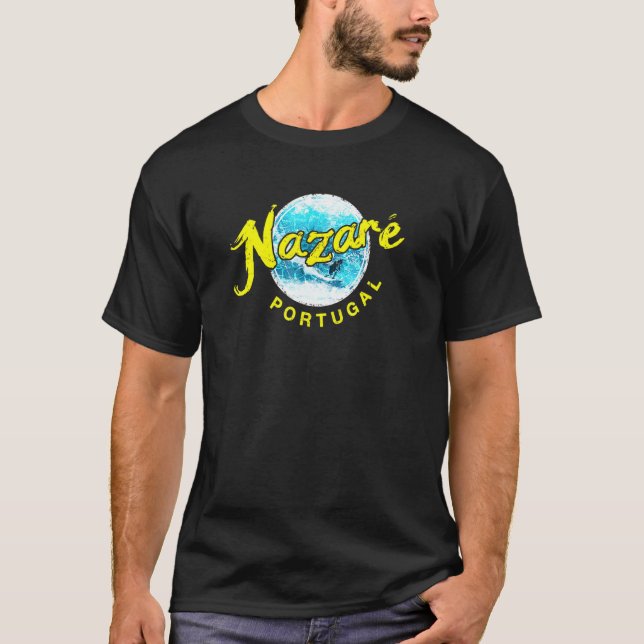 Nazare Portugal Big Wave Surfer T Shirt (Framsida)
