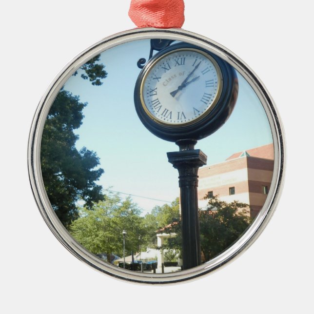 NCSSM Bryan tar tid på Julgransprydnad Metall (Framsidan)