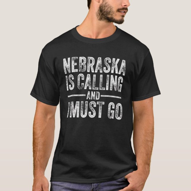 Nebraska ringer och jag måste åka med i hemstaten t shirt (Framsida)