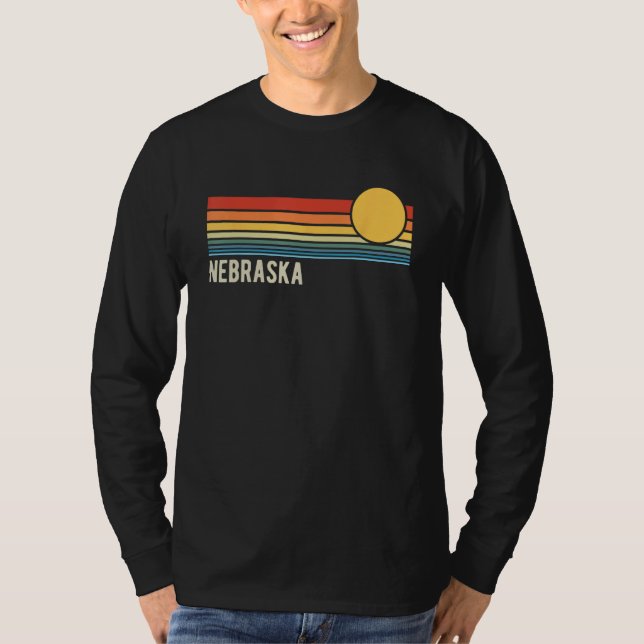 Nebraska USA Retro Sunset Stil Design T Shirt (Framsida)