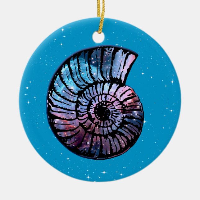 Nebula med stjärnor i Nautilus Snäcka Julgransprydnad Keramik (Framsidan)