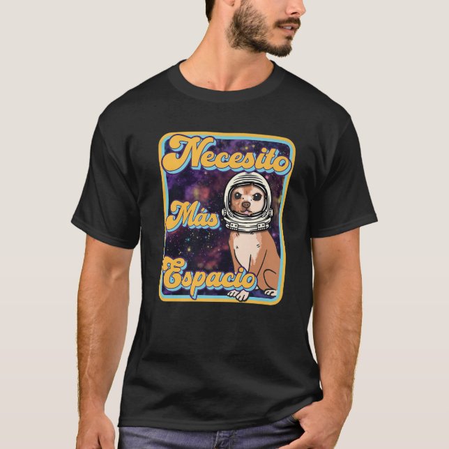 Neccsito Más Espacio - Español - Retro Chihuahua A T Shirt (Framsida)