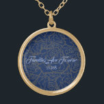 Necklace Blue & Golden Ro-Familes Is Forever Guldpläterat Halsband<br><div class="desc">Necklace som visas i Guld-ton med ett Golden multi-ro-tryck över Deep Blue-bakgrund och texten "Families Is Forever 2018" i finare-skript med Light Blue. Anpassa det här halsbandet och välj stil eller ändra färg. Eller köpa som designat.</div>