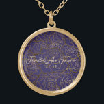 Necklace Lila & Golden Ro-Familes är för evigt Guldpläterat Halsband<br><div class="desc">Necklace som visas i Guld med en Golden Taupe-text med flera ro över en Violet Lila-bakgrund och texten "Families Is Forever 2018" i finare-skript av Taupe. Anpassa det här halsbandet med ett speciellt datum eller/och välj stil eller ändra färg. Eller köpa som designat.</div>