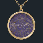 Necklace Lila & Golden Ro-Familes är för evigt Guldpläterat Halsband<br><div class="desc">Necklace som visas i Guld med en Golden Taupe-text med flera ro över en Violet Lila-bakgrund och texten "Families Is Forever 2018" i finare-skript av Taupe. Anpassa det här halsbandet med ett speciellt datum eller/och välj stil eller ändra färg. Eller köpa som designat.</div>