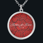 Necklace Red Black Ro-Familes är för evigt Silverpläterat Halsband<br><div class="desc">Necklace som visas i Silver Plate med ett svart tryck på flera ro över en röd bakgrund och texten "Families Is Forever 2018" i finare-skript av White. Anpassa det här halsbandet och välj stil eller ändra färg. Eller köpa som designat.</div>