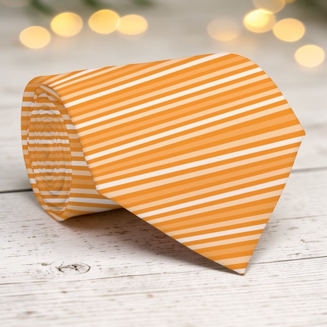 Necktie med orange färgränder slips (Skapare uppladdad)