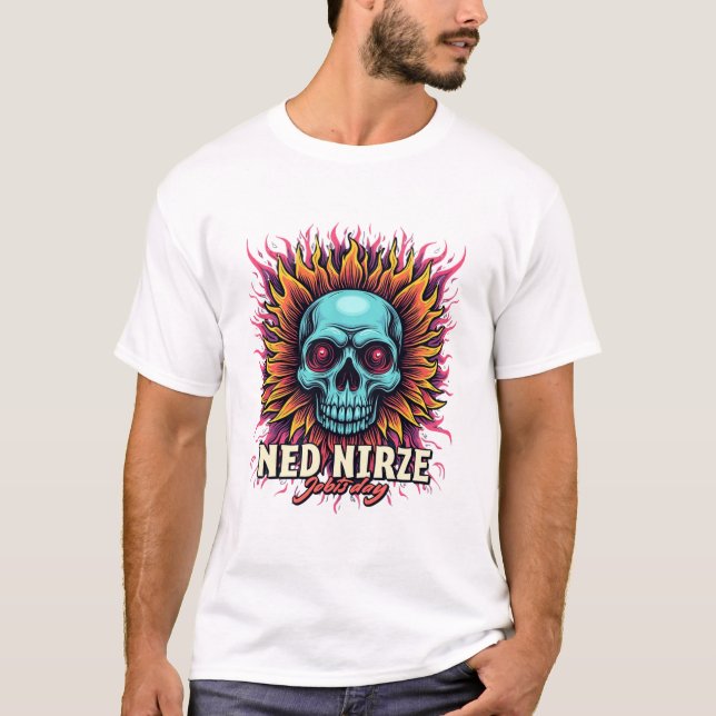 "Ned Nirze Jebisday" - Fiery Skull Sten & Roll Art T Shirt (Framsida)