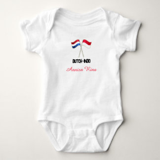 Nederländsk-indo med två flaggor med personligt na t shirt