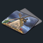 Nederländska Kvarn Landskap Laptop sleeve<br><div class="desc">Snygg nederländsk Kvarn liggande - Teckning Art Holland Mill - Välj / lägg till din unika text / Namn - Gör din Speciella gåva - Ändra storlek och flytta eller ta bort och lägg till inslag / bild med anpassning verktyg! - Teckning och MJÖLKS utformning. Du kan också överföra mina...</div>