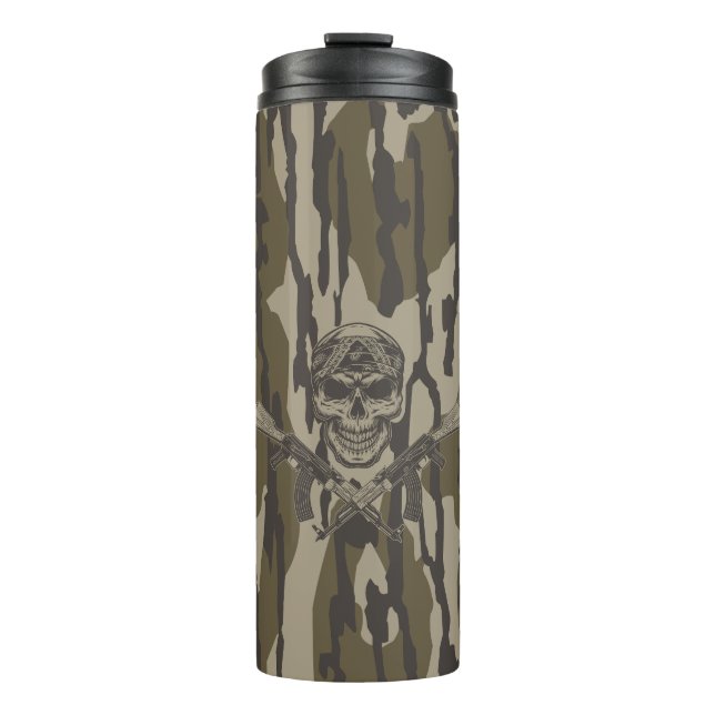 Nedre Camo Vintage Classic Rifle and Skull (Framsida)