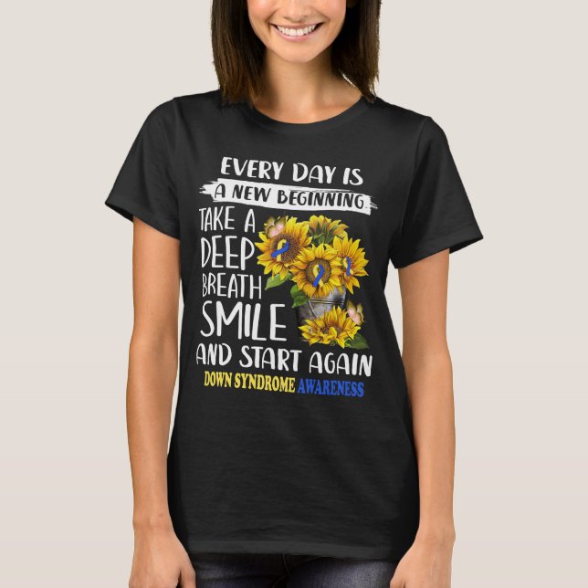 Nedsänkt syndrom Solrosfjäril T Shirt (Framsida)
