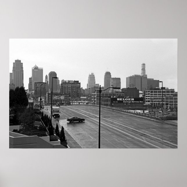Nedtown Kansas City Skyline-Black och White Photo Poster (Framsidan)