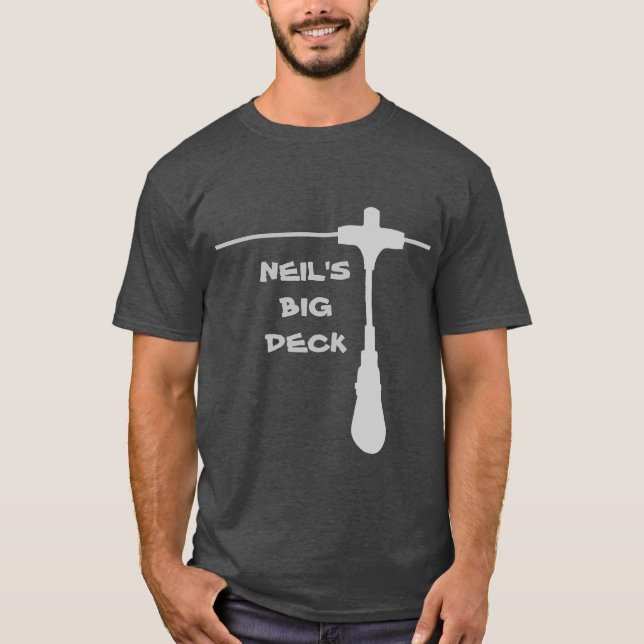 Neil's Big Deck T Shirt (Framsida)