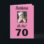 Nej! 70:e födelsedag Funny Grumpy Girl Kort<br><div class="desc">Ha roligt på en milstolpe-födelsedag för 70 år med ett "Åh nej!"-kort. Hon kommer att le på rosa,  vitt och svart färg tillsammans med det uppmuntrande budskapet till "Firande!". En modern och minnesvärd design fångar den häpnadsväckande känslan hos den roliga grumpy tjejen.</div>