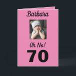 Nej! 70:e födelsedag Funny Grumpy Girl Kort<br><div class="desc">Ha roligt på en milstolpe-födelsedag för 70 år med ett "Åh nej!"-kort. Hon kommer att le på rosa,  vitt och svart färg tillsammans med det uppmuntrande budskapet till "Firande!". En modern och minnesvärd design fångar den häpnadsväckande känslan hos den roliga grumpy tjejen.</div>