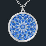Nekklace Silverpläterat Halsband<br><div class="desc">Medan mandala härstammar från Indien är i dag skönheten hos de moderniserade mandalerna lämplig för många artiklar i hemmet,  liksom för dekorationer på kläder. Obs! Det finns en mängd olika produkter med den här designen som passar ditt hem eller din funktion,  och mandalas i andra färg.</div>
