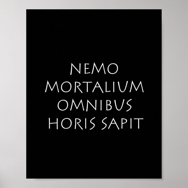 Nemo mortalium omnibus horis sapit poster (Framsidan)