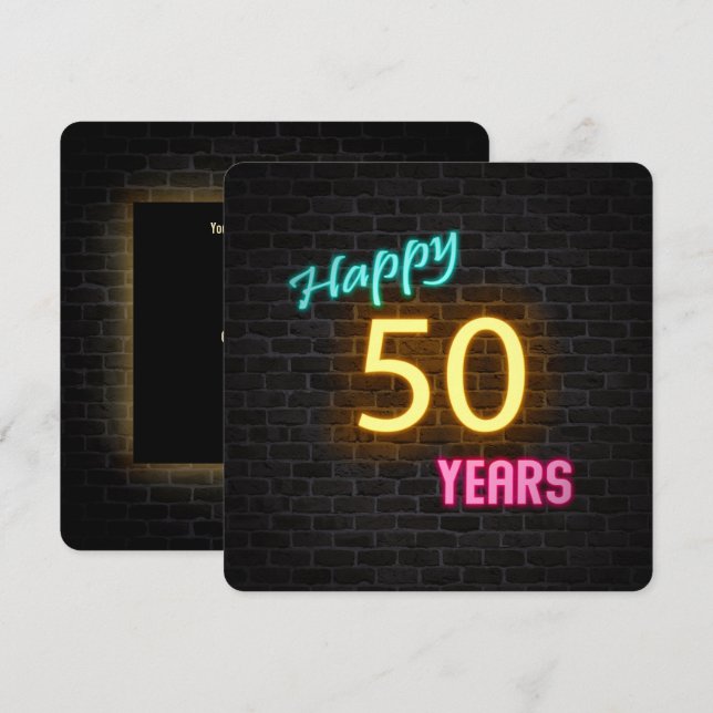Neon 50:e födelsedagsskylt på tegel inbjudningar (Fram/baksida)
