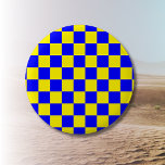 Neon Blue Gult Checkerboard-Vintage Knapp<br><div class="desc">Neon Blue och Gult Checkerboard | VINTAGE | Klassisk | TRENDIG | SNYGGT | MODE | Minimal</div>