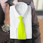 Neon Chartreuse Solid Färg | Klassisk Slips<br><div class="desc">Neon Chartreuse - Vi presenterar tidsgränsen för Solid Färg Design: en fängslande blandning av klassisk form och enkel elegant. Den här utformningen är en firande av den kraft och skönhet som finns i en enda, slående nyck. Med undantag för sofistikeringen omfattar den fasta utformningen av färg det väsentliga i minimalismen,...</div>