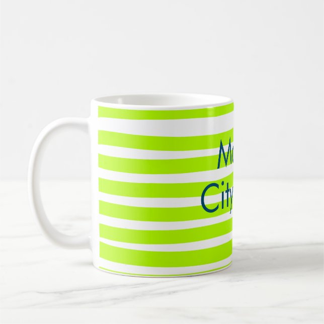 Neon gröna gula retro-ränder lägg till namn stad kaffemugg (Vänster)
