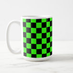 Neon Grönt Black Checkerboard-Vintage Kaffemugg<br><div class="desc">Neon Grönt och Black Checkerboard | VINTAGE | Klassisk | TRENDIG | SNYGGT | MODE | Minimal</div>