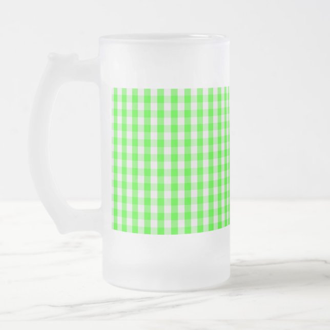 Neon Grönt Gingham Mönster av Shirley Taylor Frostat Ölglas (Vänster)