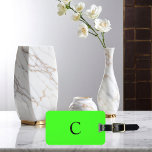 Neon Grönt Monogram - fördel för eget namn för för Bagagebricka<br><div class="desc">Monogrammad ursprunglig och även personlig information som namn,  adress,  mobilt nummer och e-post som du kan redigera. Designad med tilltalande solid bakgrund i grönt färg kan du byta färg om du vill. Coolans resepresentidé för honom eller henne.</div>