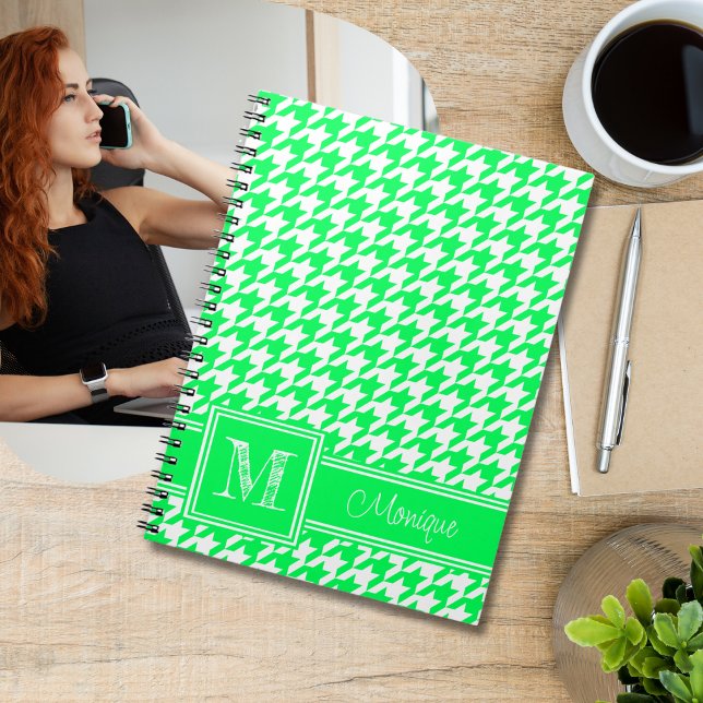 Neon Grönt White Houndstooth | Modern Monogram Anteckningsbok (Skapare uppladdad)