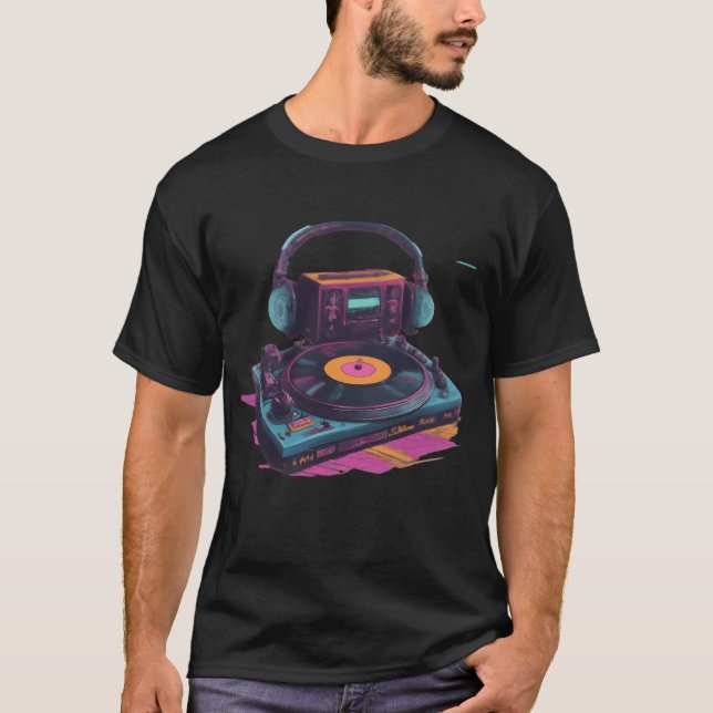 Neon Groove Retro DJ Vibes Collection funny T Shirt (Framsida)