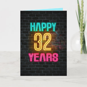 Neon-inloggning på brick i 32 år kort