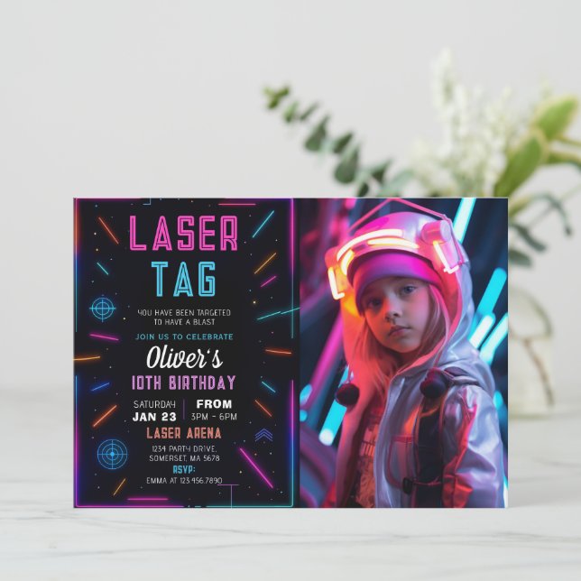 Neon Laser Tag Birthday Photo Invitation Inbjudningar (Stående Fram)