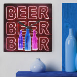 Neon LED Beer Sign Red Fyrkantig Klocka<br><div class="desc">Kvadratisk väggklocka utskriven med nyans pub-tecken. Utformningen har färgad ölöl flaskor och är märkt med ord-benet i LED-remsbelysning. Den har en palett med rött,  rosa,  blått och lila i färg. Bläddra i vår butik för att hitta alternativa färgrutor.</div>