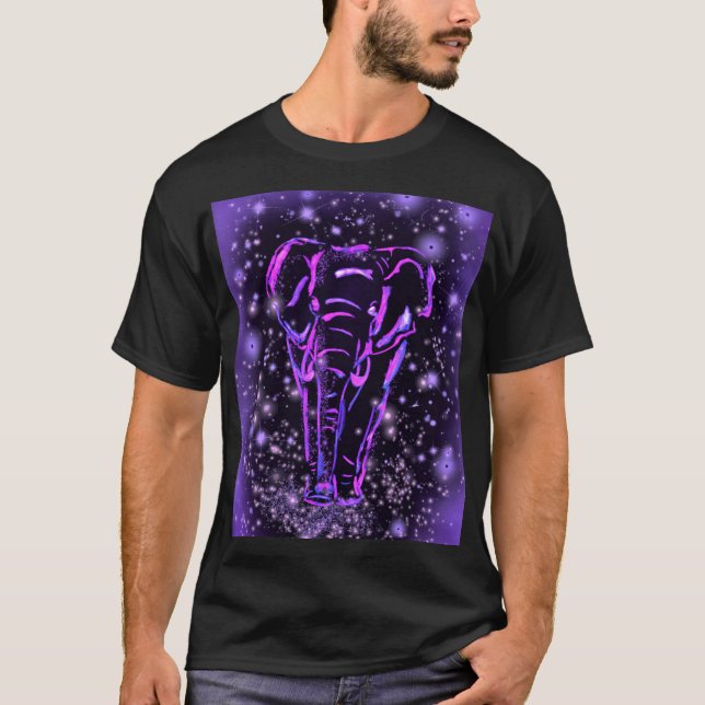 Neon Lila Rosa Elephant Walking at Starry Night  T Shirt (Framsida)