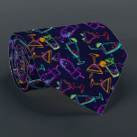 Neon Lycklig Hour Fifties Cocktails på Black Slips<br><div class="desc">Gör en påstående! En modern reflektor mönster av neon shock rosa, kalkgrönt, orange, turkos och kalkgröna blandade drycker och cocktails mot svart bakgrund. Denna halslips är coola för kontoret, en natt på stan, en bröllop, din egen bröllop-ceremoni, för brudgummen eller marskalkarna eller manar som gåva till ge, make, bror eller...</div>