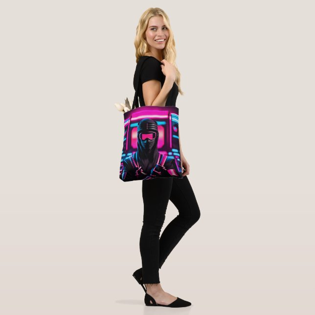 neon ninja tygkasse (På modell)