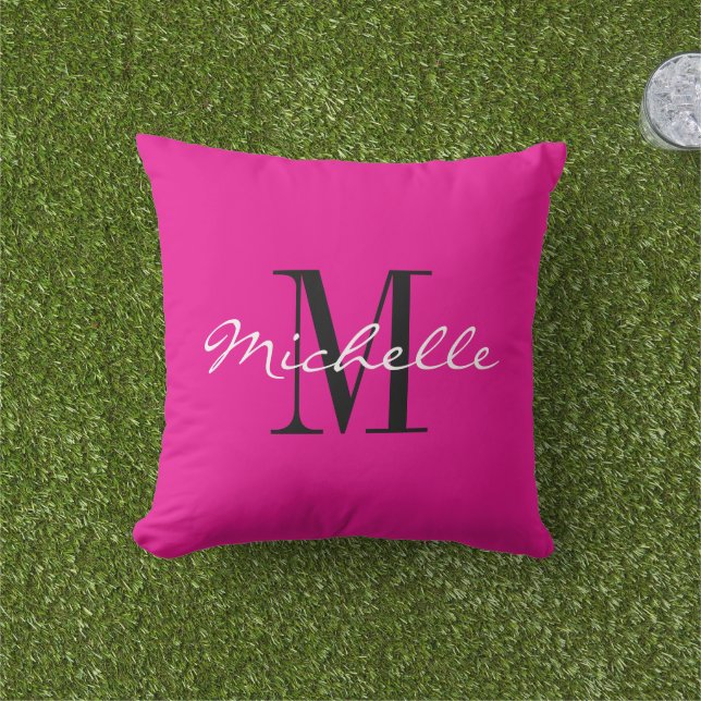 Neon pink outside decoration pillow with monogram kudde (Gräs)