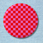 Neon Rosa och Red Checkerboard Vintage Knapp<br><div class="desc">Neon Rosa och Red Checkerboard | VINTAGE | Klassisk | TRENDIG | SNYGGT | MODE | Minimal</div>