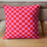 Neon Rosa och Red Checkerboard Vintage Kudde<br><div class="desc">Neon Rosa och Red Checkerboard | VINTAGE | Klassisk | TRENDIG | SNYGGT | MODE | Minimal</div>