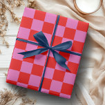 Neon Rosa och Red Checkerboard Vintage Presentpapper<br><div class="desc">Papper omslagning av kontrolltavla med nyans Rosa och rödfärgad Vintage</div>