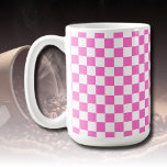 Neon Rosa och White Checkerboard-Vintage Kaffemugg<br><div class="desc">Neon Rosa och White Checkerboard | VINTAGE | Klassisk | TRENDIG | SNYGGT | MODE | Minimal</div>