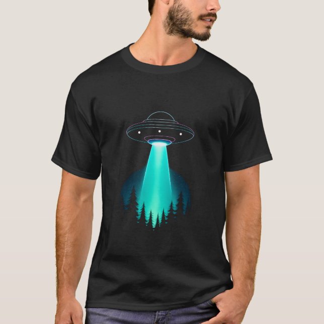 Neon UFO Abduction Over Pine Forest T Shirt (Framsida)