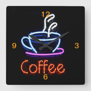Neonkaffe undertecknar på svart fyrkantig klocka