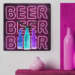 Neonlampa för öl fyrkantig klocka<br><div class="desc">Kvadratisk väggklocka tryckt med nylon från pub. Utformningen har färgad öl flaskor och är märkt med ord BEER i LED-remsbelysning.</div>