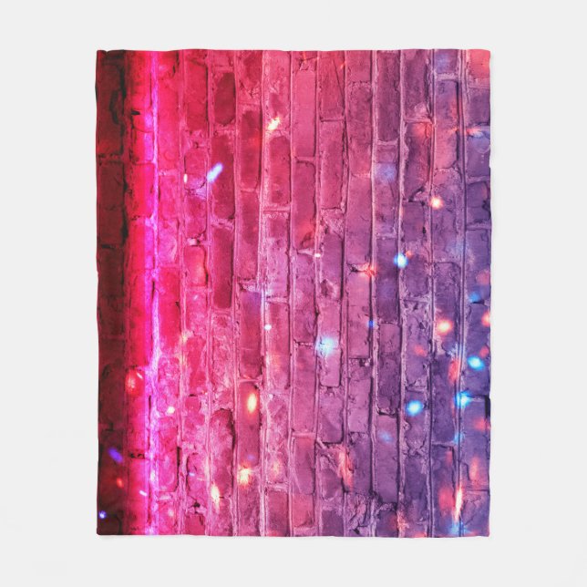 Neonljus: tom tegelvägg. fleecefilt (Framsidan)