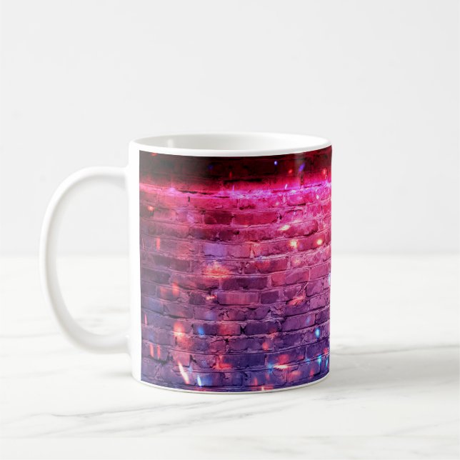 Neonljus: tom tegelvägg. kaffemugg (Vänster)