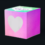 Neonregnbåge med hjärta  presentaskar<br><div class="desc">Vitt hjärta med nygifta namn på neonregnbåge abstrakt bakgrund.</div>